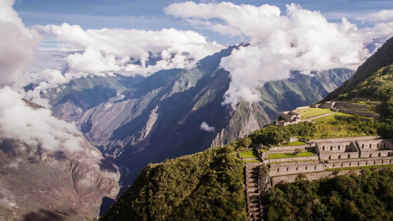 The most spectacular travel in Peru! Full Moon Trek to Choquequirao